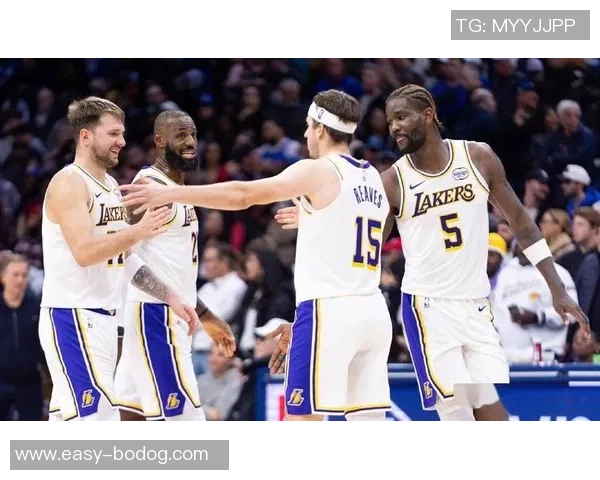 艾顿本季表现回暖15场比赛中6场20分10篮板与上季持平 艾顿本季表现回暖15场比赛中6场20分10篮板与上季持平