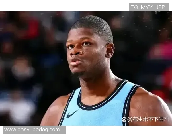 媒体人分析谢泼德与队友共同蹲底角的战术选择与出手权分配问题